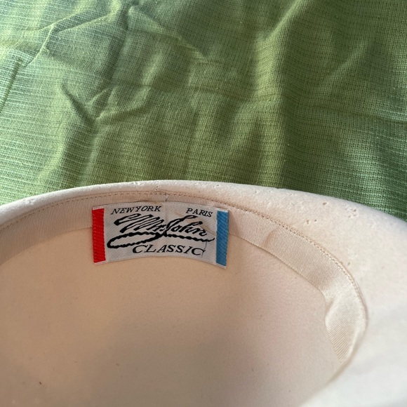 Elegant Cream Mr John Vintage Wool Felt Hat with Pheasant Feather Detail - Picture 9 of 9